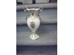Vaso tipo anfora di colore bianco e dorata