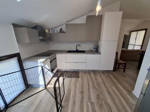 ULTIMO PIANO: Luminoso appartamento di 4 locali a Meda - Foto 13
