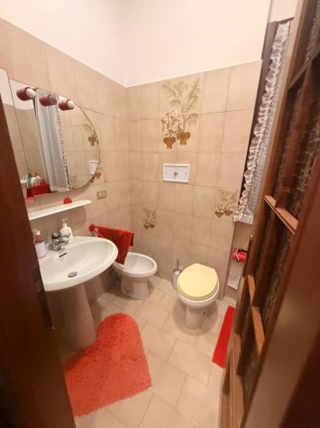Quadrilocale con terrazzo vista mare, box auto e piscina - Foto 7