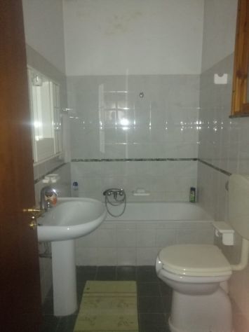 Fabbricato indipendente su due piani con corte e giardino - Foto 6
