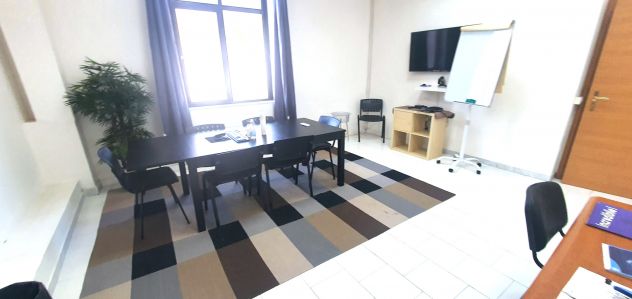 Locale ufficio attrezzato con posti auto
