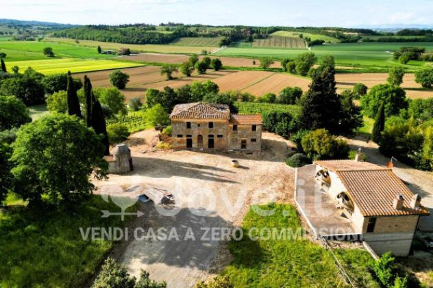Rustico / Casale di 300 m² con più di 5 locali e box auto in vendita a Montepulciano - Foto 7