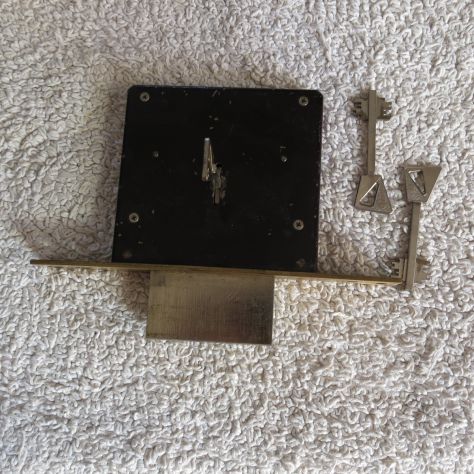 VECCHIA SERRATURA CON SCROCCO A 4 MANDATE 3 CHIAVI PER PORTE IN FERRO O LEGNO -