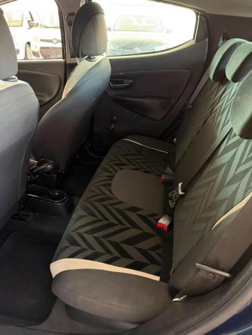 Lancia Ypsilon 1.2 69 CV 5P. Gold - Foto 8