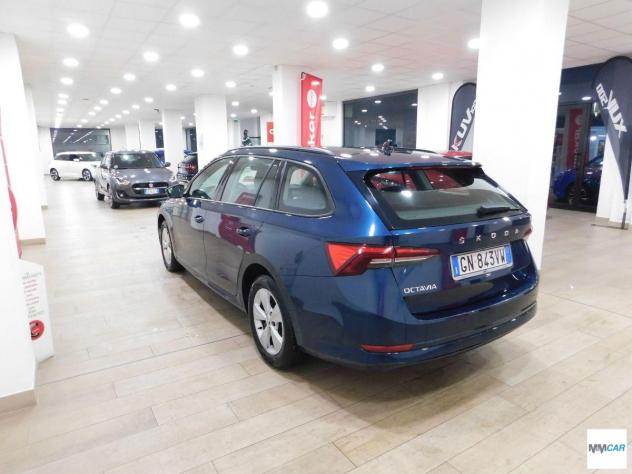 SKODA - Octavia Station Wagon - Octavia 2.0 TDI CR Wagon Executive - Foto 4