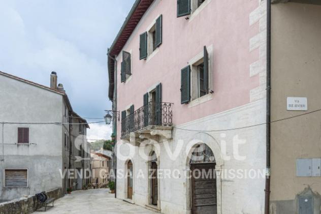 Villa di 220 m² con più di 5 locali in vendita a Castiglione d'Orcia