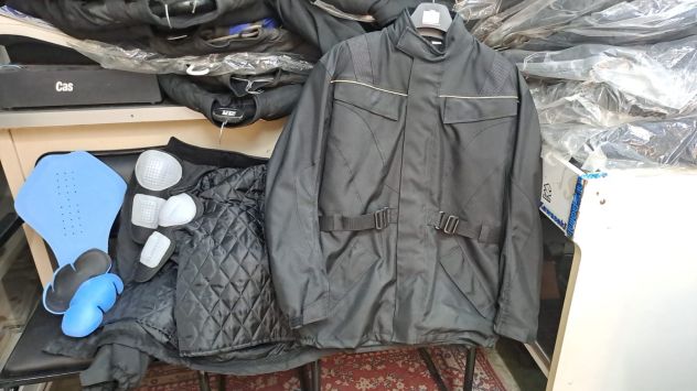 stock giacca moto in cordura 50 pz varie taglie 10x50= 500 euro - Foto 3