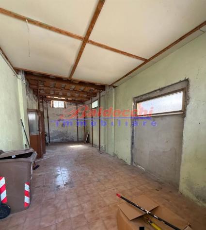 Casa di fila di testa di mq. 240 commerciali disposta su due piani da ristrutturare. - Foto 7