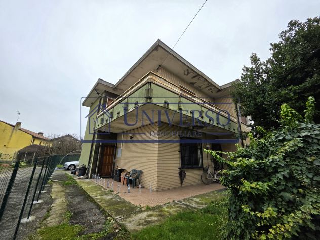 VILLA SINGOLA DI AMPIA METRATURA SU DUE LIVELLI LIBERA SUBITO - Foto 2