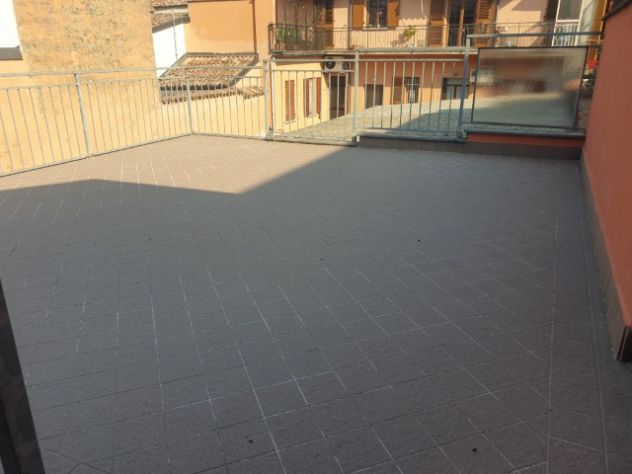 APPARTAMENTO CON INGRESSO INDIPENDENTE ADIACENTE A PIAZZA OLUBRA - Foto 3