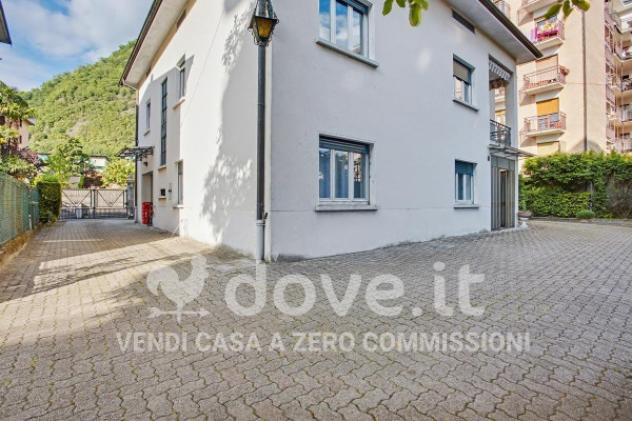 Villa di 222 m² con più di 5 locali e box auto in vendita a Laveno-Mombello - Foto 3
