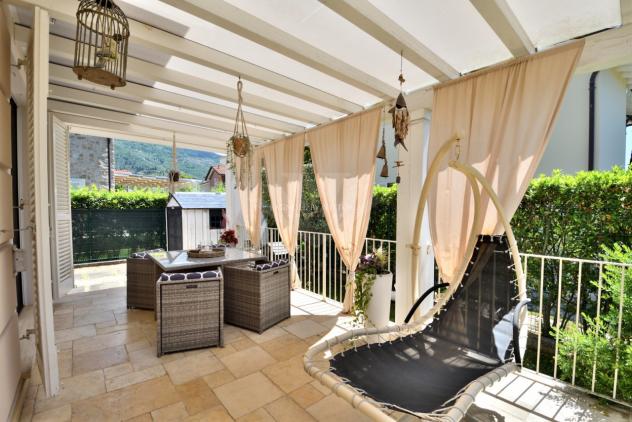 VILLA di 11 vani e di 160 mq (PIETRASANTA) rif. 111