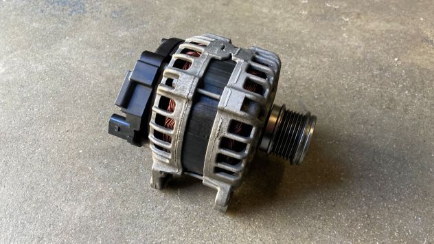 Alternatore Audi Q2 2.0TDI 4x4 del 2017 (04L903023K) - Foto 2