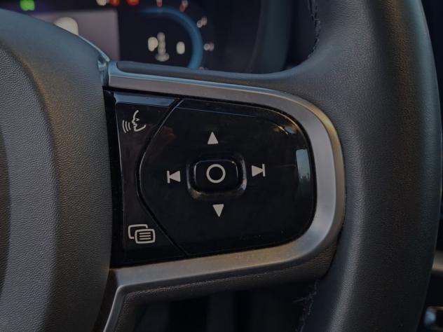 Volvo XC60 B4 197+14 CV Automatico Mild Hybrid Diesel Plus Dark - Foto 9