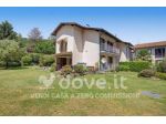 Villa di 189 m² con più di 5 locali e box auto doppio in vendita a Brusimpiano