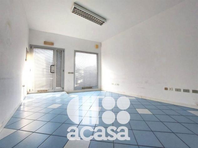AFFITTASI NEGOZIO/UFFICIO ADIACENTE AL PORTOCANALE - Foto 2