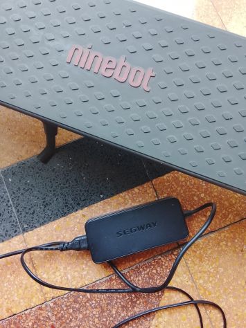 Vendo monopattino Ninebot powered Segway E25E come nuovo! - Foto 5