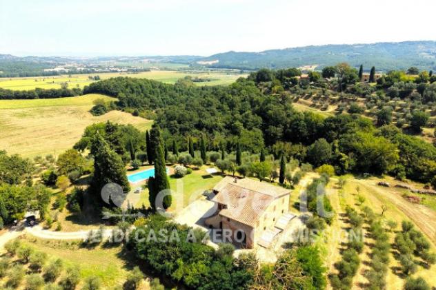 Rustico / Casale di 300 m² con 5 locali in vendita a Cetona - Foto 3