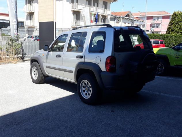 Jeep Cherokee SPORT - Foto 7