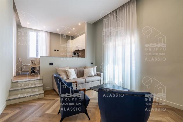 Attico fronte mare con terrazzo, solarium e posto auto – affitto annuale - Foto 2