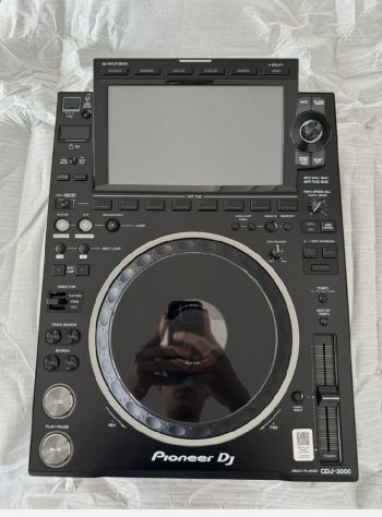 (2) Set di due console DJ multiplayer Pioneer DJ CDJ-3000 + (1) un mixer DJM