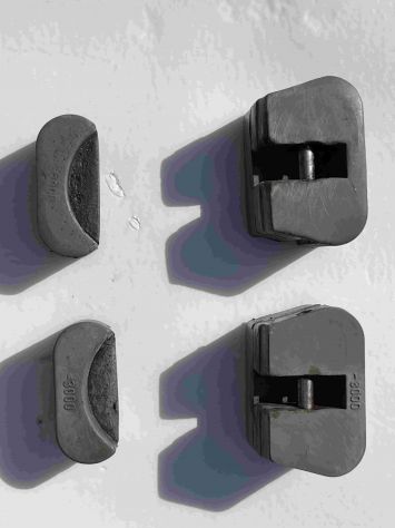 R66 Kit 4 Supporti gomma tavolo testa Macchine da cucire