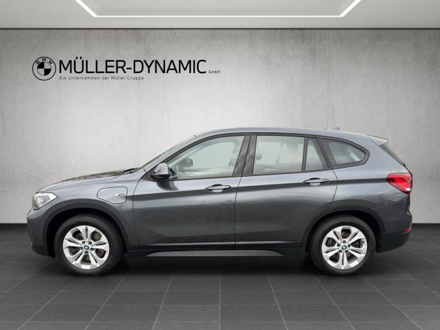 BMW X1 xDrive25e ADVANTAGE LED NAVI PANO BI-ZONA PDC - Foto 6