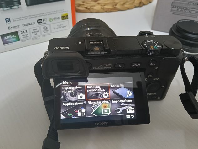 Sony Alpha 6000 mirrorless con scatola e due obiettivi - Foto 7