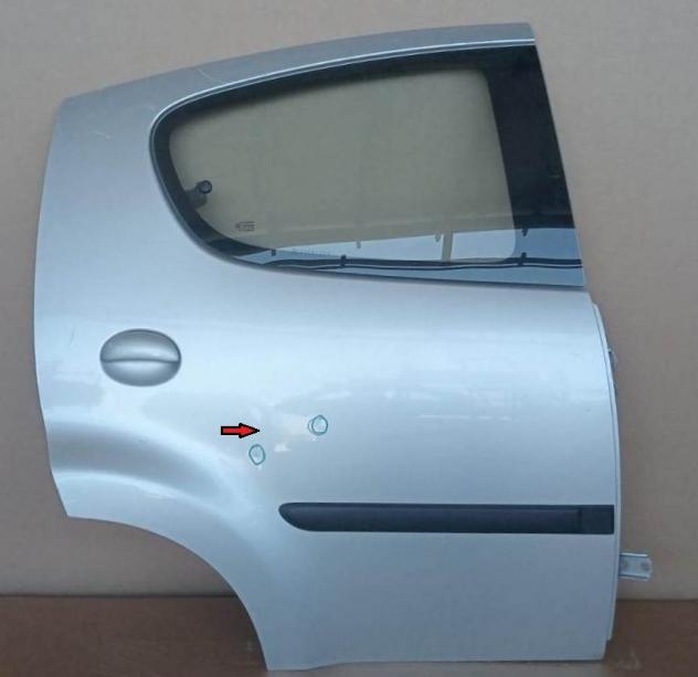PORTA POST. DX ARGENTO C/S. VETRO A COMPASSO (Piccoli Segni) 999-U1305485 Carrozzeria  Lamierati esterni  Porte  Porta post. dx. CITROEN - C1 - 01-06-