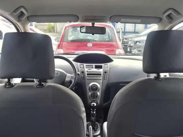 Toyota Yaris BENZINA UNICO PROPRIETARIO - Foto 10