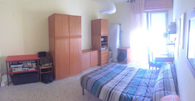 offro 2 camere in appartamento da 3 camere a studenti - Foto 2