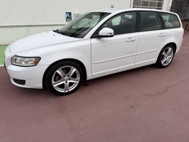 VOLVO V50 molti lavori eseguiti