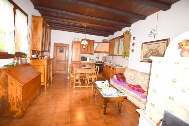 CASA INDIPENDENTE di 3 vani e di 140 mq (CAVASO DEL TOMBA) rif. H54_6