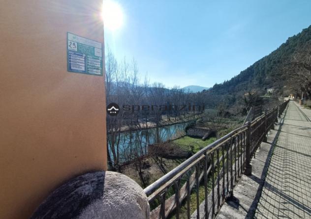 Fossombrone, adiacente al centro storico facilmente accessibile sia con le macchine che a piedi proponiamo in vendita immobile di circa 90 mq con vist - Foto 9