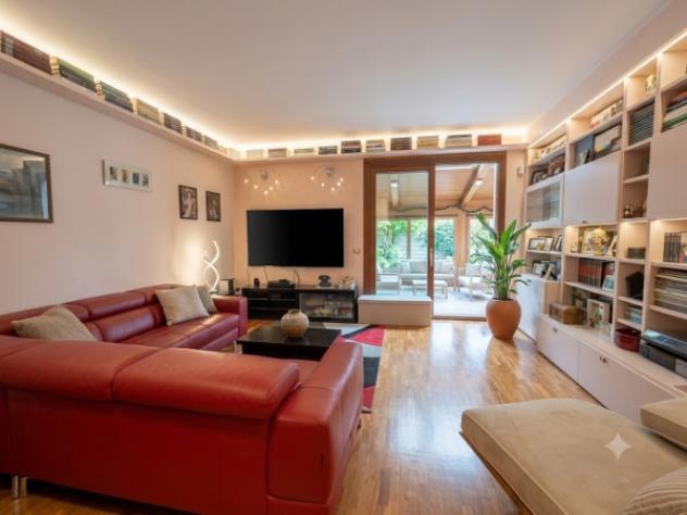 Villa di 194 m² con 5 locali e box auto in vendita a Bologna
