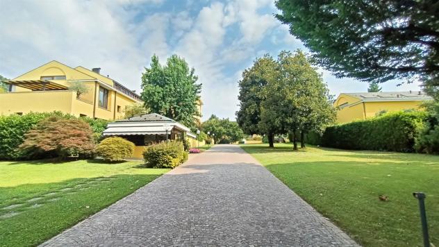LESMO COUNTRY: 5 locali con tripli servizi e terrazzo. Cantina e Poss. box doppio. - Foto 3