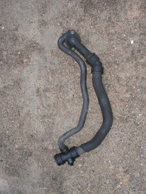 MANICOTTO TUBO ACQUA LIQUIDO RAFFREDDAMENTO AUDI A4 1.9 8E0121055N