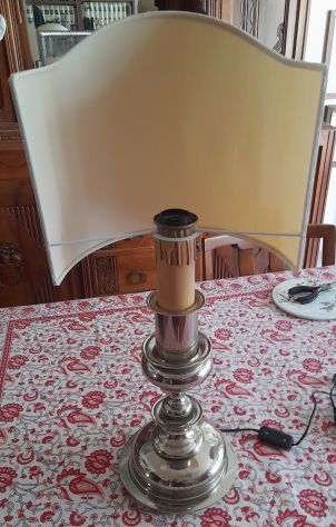 lampada da tavolo cromata con paralume a mezzaluna - Foto 3