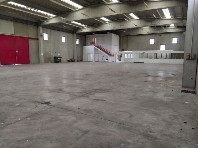 AFFITTASI CAPANNONE INDUSTRIALE DI PREGIO - ZONA STRATEGICA - Foto 4
