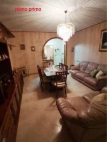 Immobile in asta di 362 m² con più di 5 locali e box auto in vendita a Civitella del Tronto - Foto 6