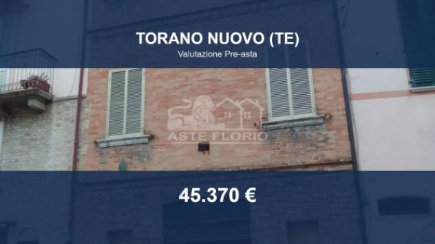 Immobile in asta di 178 m², box auto in vendita a Torano Nuovo