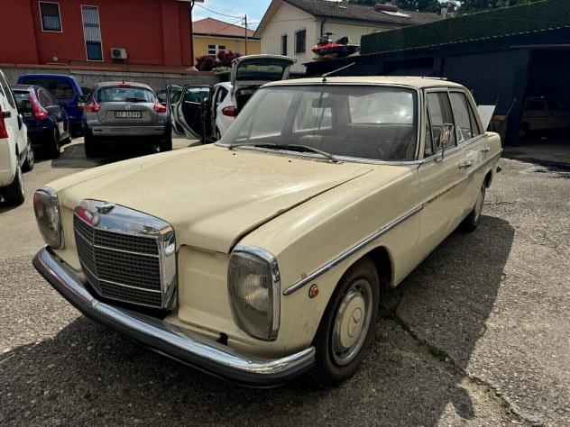 Mercedes-benz 200 Mercedes-Benz 200 D (W115) Anno 1972