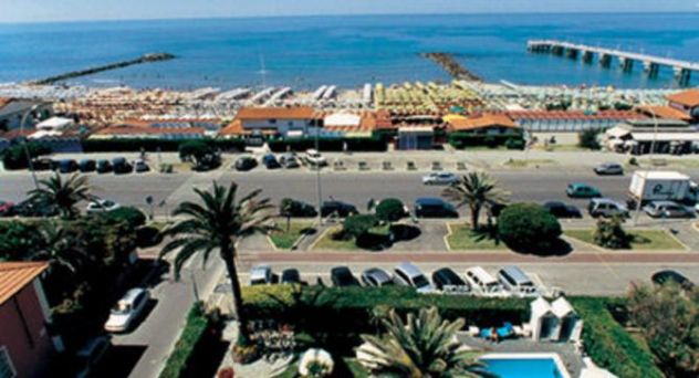 MARINA DI MASSA quadrilocale CENTRALISSIMO 6/7posti, 200m SPIAGGIA