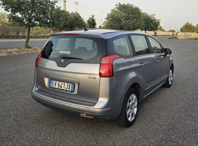 PEUGEOT 5008 1.6 D. - Foto 2