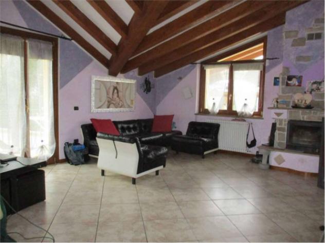 Casa indipendente di 200 m² con più di 5 locali e box auto in vendita a Castello di Brianza - Foto 7