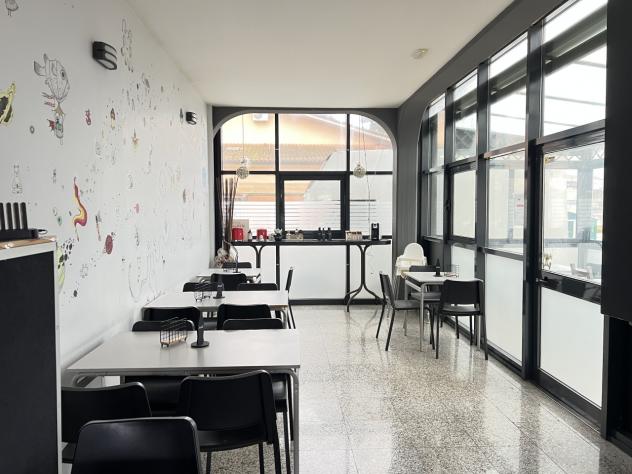Oltre 3 vetrine in vendita a Massa - Foto 10