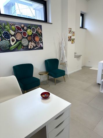 Studio medico ristrutturato con parcheggio interno, per professionisti sanitari - Foto 5