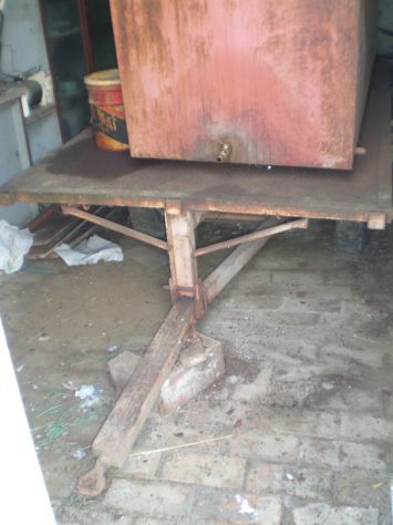 Rimorchio e vecchio serbatoio diesel - Foto 3
