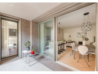 Appartamento di 90 m² con 5 locali e box auto in affitto a Milano