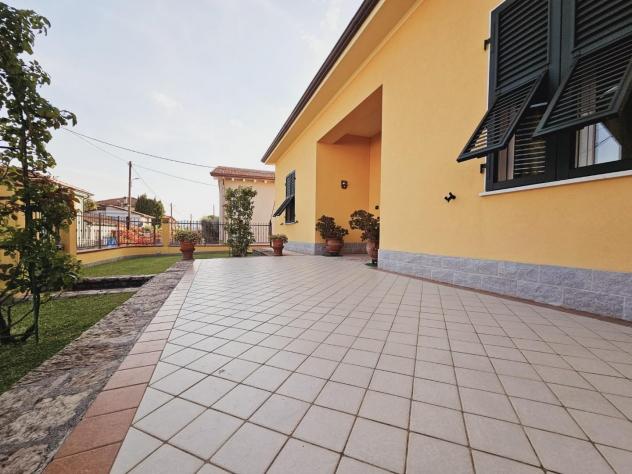casa indipendente in vendita a Castelnuovo Magra in zona Molicciara